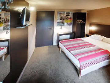 Antipodes Les Valence Hotel 2*