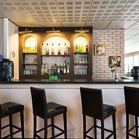 Antipodes Les Valence Hotel